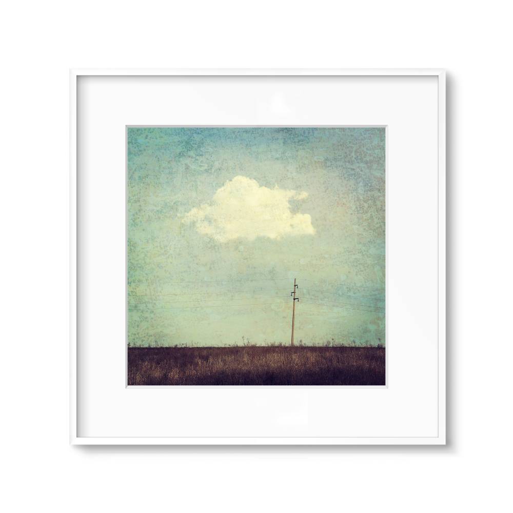 Malerische Landidylle, Landschaft mit Stromleitung und Wolke am Himmel, Bild, Druck quadratisch im Vintage Stil Bild 1