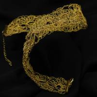 Goldspitze - Choker in gold - gehäkelt im Muschelmuster aus 24ct vergoldetem Draht - bcd manufaktur Bild 3