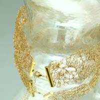 Goldspitze - Choker in gold - gehäkelt im Muschelmuster aus 24ct vergoldetem Draht - bcd manufaktur Bild 8