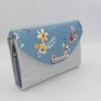 Ab 59,-€ / Handgemachte Damen Geldbörse mit Designer Druckknopf Stab Blumen Blau Bild 1