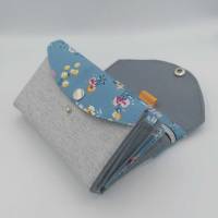 Ab 59,-€ / Handgemachte Damen Geldbörse mit Designer Druckknopf Stab Blumen Blau Bild 2