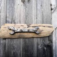 Rustikales Schlüsselbrett aus Treibholz und altem Maulschlüssel ,Unikat! Bild 1