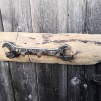 Rustikales Schlüsselbrett aus Treibholz und altem Maulschlüssel ,Unikat! Bild 2