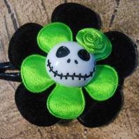 Skull  Blume Stoff Neon grün schwarz   Totenkopf ,Haarspange ,cosplay, Satin Bild 3