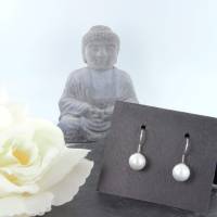 weiße Ohrringe Muschelkern MK-Perlen weiß 10 mm mit festem Silber Haken Ohrschmuck Bild 8