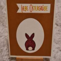 Osterkarte " Liebe Ostergrüße " hockender Hase Bild 1