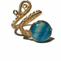 Ring mit Achat blau grau gestreift handgewebt in goldfarben verstellbar Paisley boho Bild 1