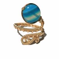 Ring mit Achat blau grau gestreift handgewebt in goldfarben verstellbar Paisley boho Bild 3