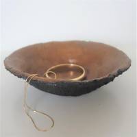 Handgemachte Dekoschale aus Ton Industrial Design | Schüssel grau gold | runde Schale zur Wohnzimmerdeko | Dekoteller al Bild 10