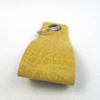Schlüsselanhänger, Leder, ocker-gelb, Schlüsselring rund, 11 x 3,5 cm Bild 4
