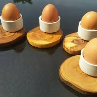 4er Set Eierbecher FLORENZ aus Porzellan auf rustikalem Olivenholzsockel Bild 2