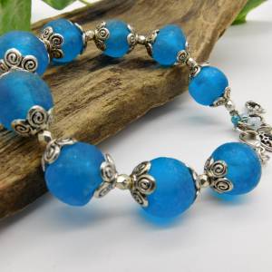 Armband aus afrikanischen Krobo Recyclingglas Perlen - türkis-blau,silber - 21 cm Bild 3
