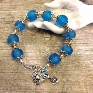 Armband aus afrikanischen Krobo Recyclingglas Perlen - türkis-blau,silber - 21 cm Bild 4