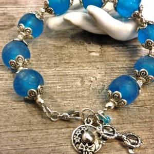 Armband aus afrikanischen Krobo Recyclingglas Perlen - türkis-blau,silber - 21 cm Bild 5