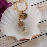 Schlüsselanhänger in Gold mit kleinen Lebensbaum und Goldenen Perlen in einer Glas Flasche/ Valentinstags Geschenkidee