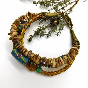 Armband - 3-reihig - Braun,Beige,Grün,Bronze - afrikanische bemalte Pulverglasperlen, Jaspis - Charms Bild 3