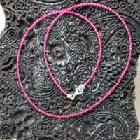 Zarte, funkelnde und handgefertigte Halskette aus Rubellit Bild 1