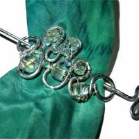 Funkelnde Tuchnadel mit irisierendem Glas silberfarben gehämmert Geschenk Bild 5