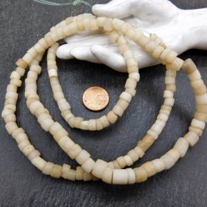 kleine antike Quarz-Perlen aus der Sahara - ganzer Strang 70 cm - ca. 155 antike Steinperlen - zylindrisch Bild 1