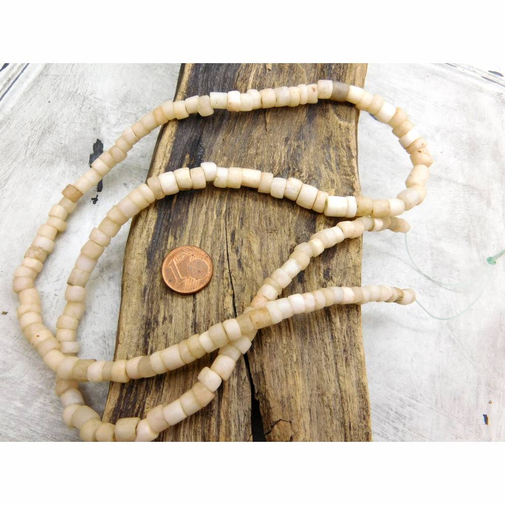Afrika Stein Perlen Goomba zylindrisch beige weiß african trade beads 