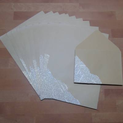 Briefpapier Set Buchschnipsel – Handgemachtes Vintage Briefpapier mit Umschlägen & Mappe