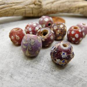 9 sehr alte venezianische Glasperlen - Skunk beads - rote Augenperlen und Fancy Beads - mit Verkrustungen - Ausgrabung Bild 4