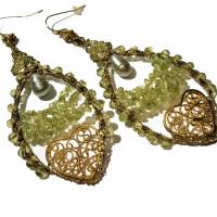 Große Ohrringe mit Peridot grün handgemacht an Schmuckmetall wirework altgoldfarben boho chic zum vintage wedding look Bild 1