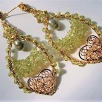 Große Ohrringe mit Peridot grün handgemacht an Schmuckmetall wirework altgoldfarben boho chic zum vintage wedding look Bild 2