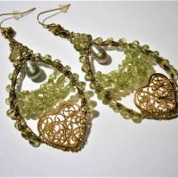 Große Ohrringe mit Peridot grün handgemacht an Schmuckmetall wirework altgoldfarben boho chic zum vintage wedding look Bild 3