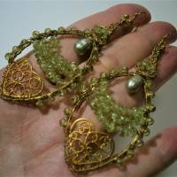 Große Ohrringe mit Peridot grün handgemacht an Schmuckmetall wirework altgoldfarben boho chic zum vintage wedding look Bild 4