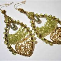 Große Ohrringe mit Peridot grün handgemacht an Schmuckmetall wirework altgoldfarben boho chic zum vintage wedding look Bild 7