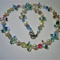 Kette Perlen weiß und Glas bunt voller Lebensfreude handmade als Geschenk zum Muttertag Bild 5