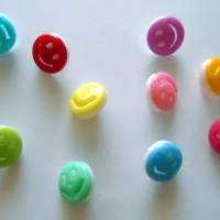 Kinderknopf Kunststoffknopf mit Öse 15 mm lachendes Gesicht verschiedene Farben Bild 2