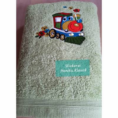 Handtuch, maigrün, 50 x 100, mit Lokomotive und nach Wunsch mit Namen