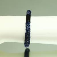 Armband in kühlem Blau gehäkelt aus Draht - bcd manufaktur Bild 9