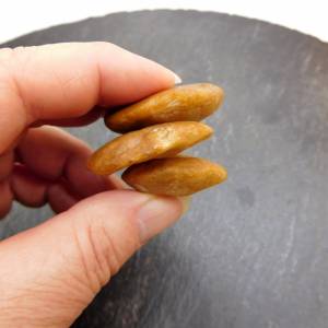 3 große antike Quarz-Scheiben aus der Sahara - 27-35mm - XL antike Steinperlen - konisch von Hand gebohrt - Sahara Stein Bild 8
