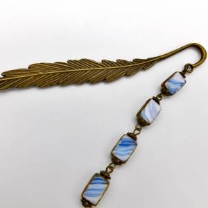 Metall Lesezeichen - bronzefarbene Feder,böhmische Glasperlen - weiß-blau - 11,8cm Bild 4