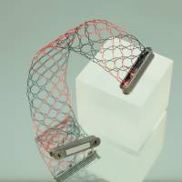 schwarz und rot - Damen-Armband aus Draht mit Magnetverschluss - Klöppelschmuck von bcd manufaktur Bild 1