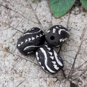 Spinnwirtel, Tonperlen aus Mali 3 Stück - oval - schwarz-weiß - 27x19mm Bild 5
