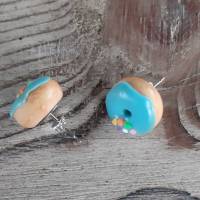 Ohrstecker Donut blau mit bunten Streuseln Ohrringe handmodelliert aus Fimo witziger Ohrschmuck aus Polymer Clay Bild 2