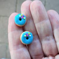 Ohrstecker Donut blau mit bunten Streuseln Ohrringe handmodelliert aus Fimo witziger Ohrschmuck aus Polymer Clay Bild 7