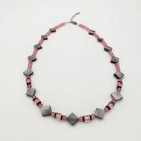 Perlen-Halskette mit Glaswürfeln und Muschel-Rauten in rosa grau mit Edelstahl und Hämatit-Scheiben 43 cm handgemacht Bild 2