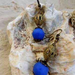 afrikanische Ohrhänger -  Bronze, handgemachte blaue Recyclingglasperlen - 5,2cm - andere Farben möglich Bild 6
