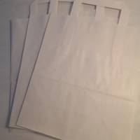 10 Tüten aus Papier in weiß mit Henkeln Bild 1