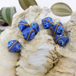 16 Stück - Krobo Pulverglas Perlen aus Ghana - mit Muster - blau, gelb, weiß - ca. 13x12mm Bild 2