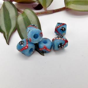 10 Stück - Krobo Pulverglas Perlen aus Ghana - mit Muster - blau, rot, schwarz weiß - ca. 13x13mm Bild 1