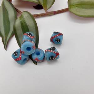 10 Stück - Krobo Pulverglas Perlen aus Ghana - mit Muster - blau, rot, schwarz weiß - ca. 13x13mm Bild 2