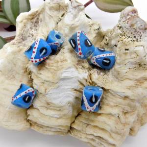 10 Stück - Krobo Pulverglas Perlen aus Ghana - mit Muster - jeansblau, rot, weiß - ca. 12x14mm Bild 2