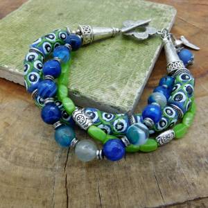 3-reihiges Armband in Grün und Blau - 22cm - handgemachte Pulverglasperlen, blauer Achat - Charms Bild 3