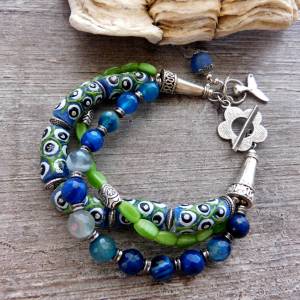 3-reihiges Armband in Grün und Blau - 22cm - handgemachte Pulverglasperlen, blauer Achat - Charms Bild 4